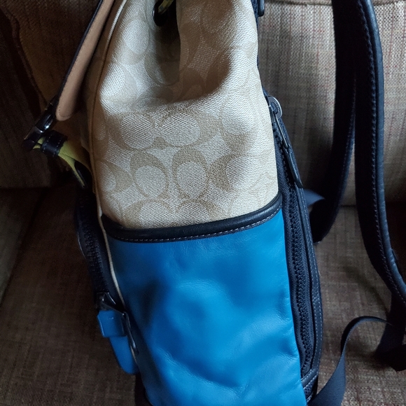 Coach MEN's Track Backpack In Color block Signature Canvas New Blue/Yellow - Picture 7 of 8